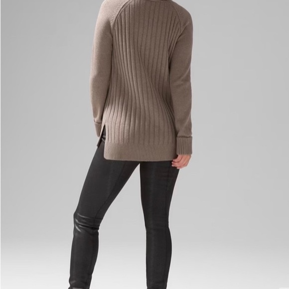 White House Black Market long sleeve ribbed tunic. Taupe color. Women’s M Petite - Picture 3 of 12